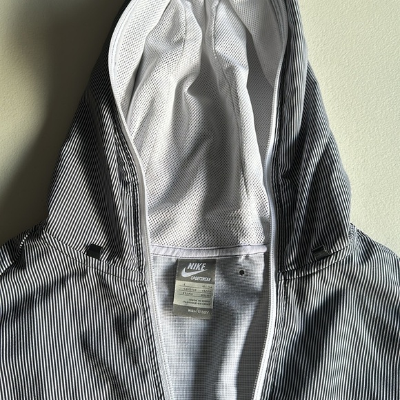 Nike - Picture 5 of 6